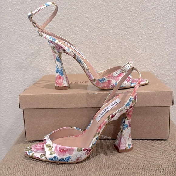 Steve Madden Beki Floral Multi Flare-Heel Sandals (size 6 1/2 and 7 available) - Picture 2 of 8